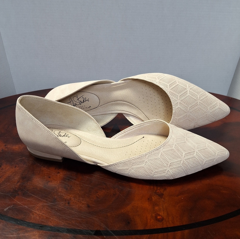 LifeStride Retta D’Orsay Pointed Toe Flat Shoes Cream Biege Comfort Chic Preppy
